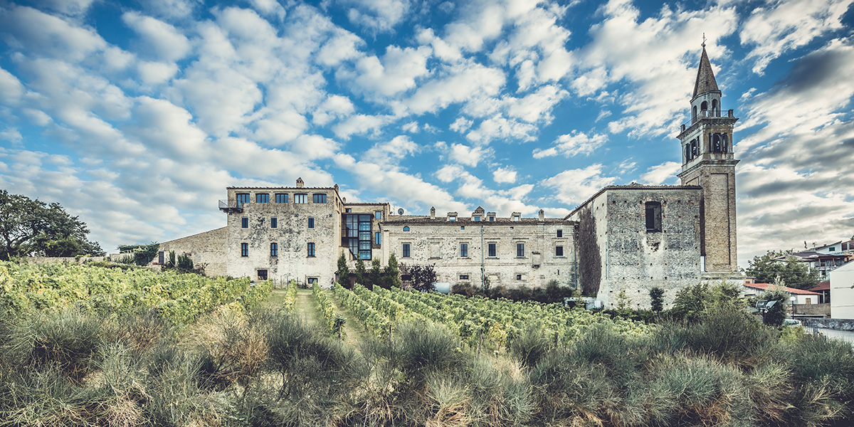 Castello di Semivicoli Scopri l’ospitalità firmata Masciarelli grazie al fascino senza tempo del nostro wine resort.