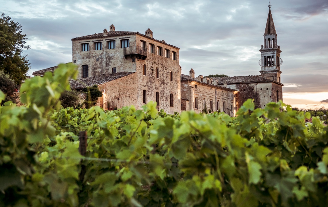 Castello di Semivicoli Scopri l’ospitalità firmata Masciarelli grazie al fascino senza tempo del nostro wine resort.